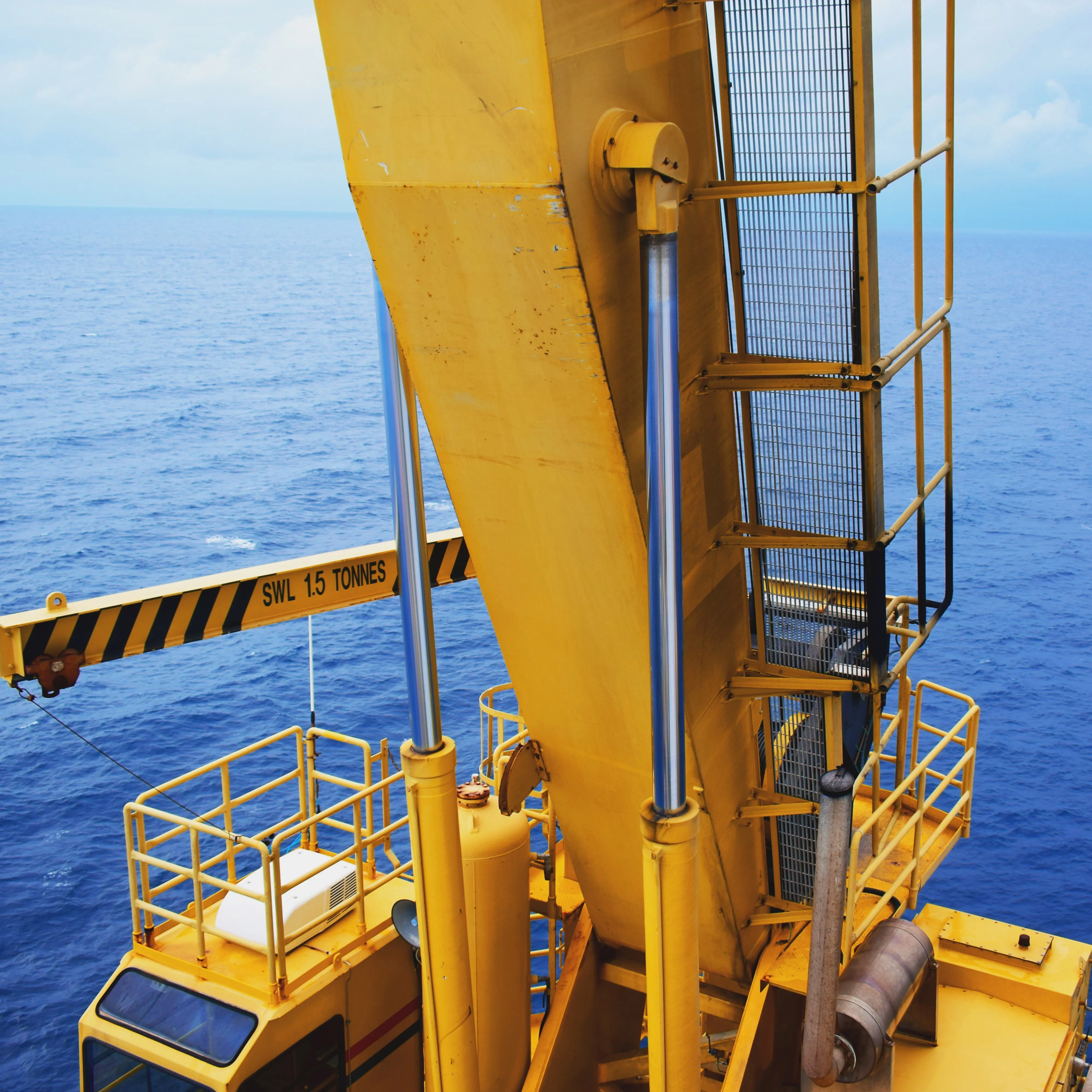 Operation, Maintenance and Safety of Hydraulic Box Boom Marine Cranes